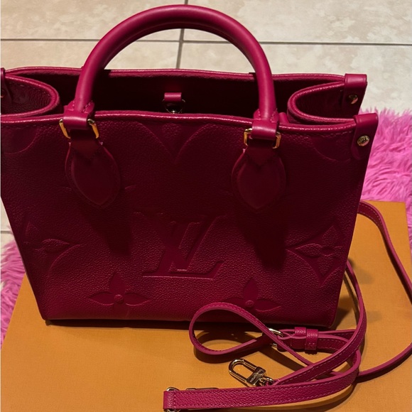 Louis Vuitton OnTheGo Empreinte PM Freesia in Leather with Gold-tone - Picture 10 of 12